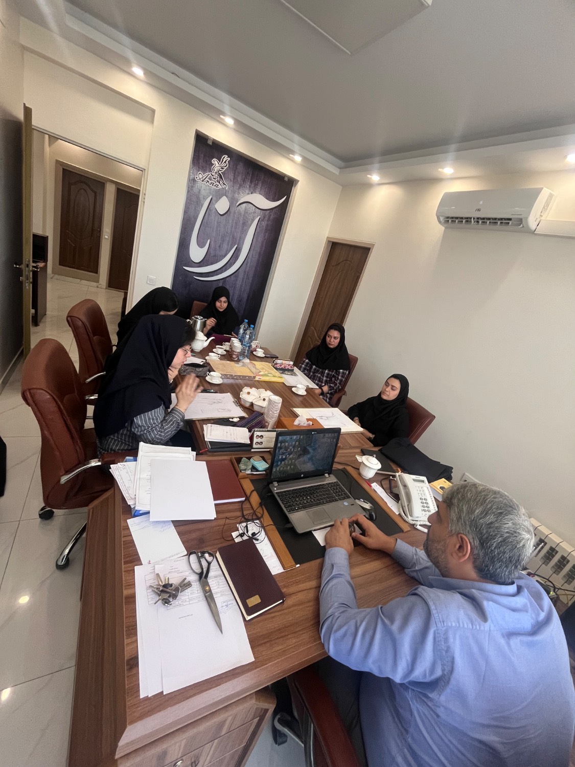 بازدید کاربینی از تولیدی آرنا طراحی دوخت 