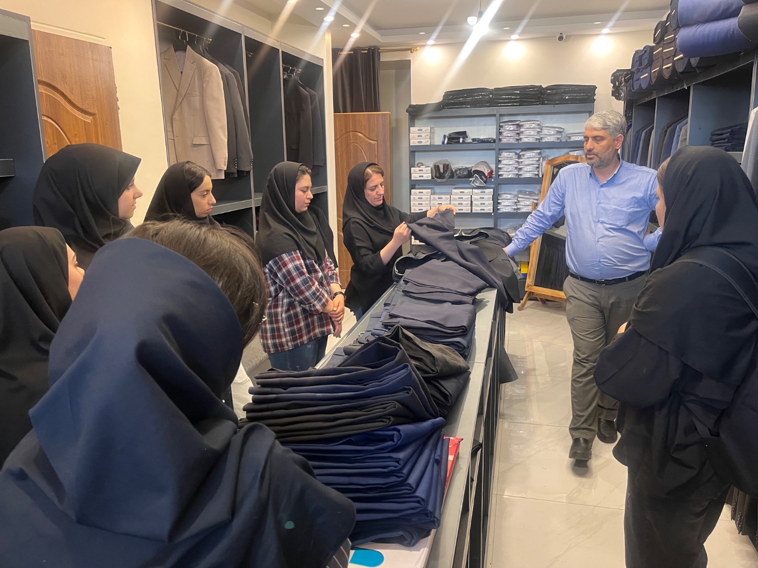 بازدید کاربینی از تولیدی آرنا طراحی دوخت 