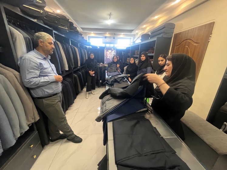 بازدید دانشجویان رشته طراحی لباس از تولیدی آرنا